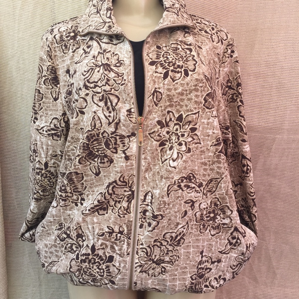 Chico’s zenergy jacket size 3 beige floral